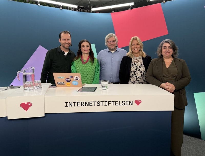 Bild från pass två: AI-ledarskap – vad är det och vad krävs för att lyckas? Joakim Jansson, Paulina Modlitba, Henrik Palmblad-Wennergren, Åza Zetterberg och Mercedes Nadjafi